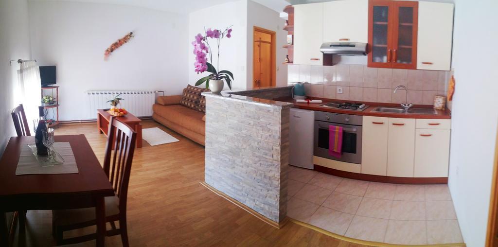 Guest House Domig Licko Lesce Buitenkant foto