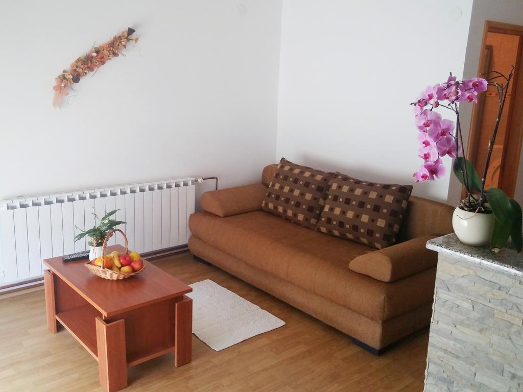 Guest House Domig Licko Lesce Buitenkant foto