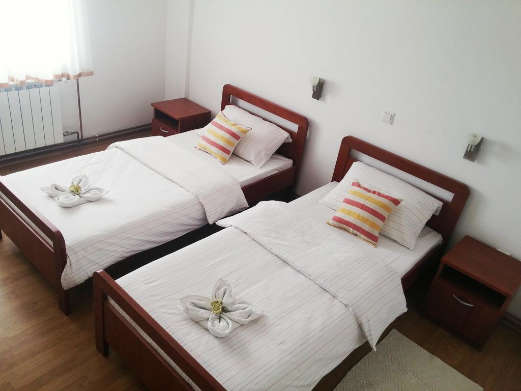 Guest House Domig Licko Lesce Buitenkant foto