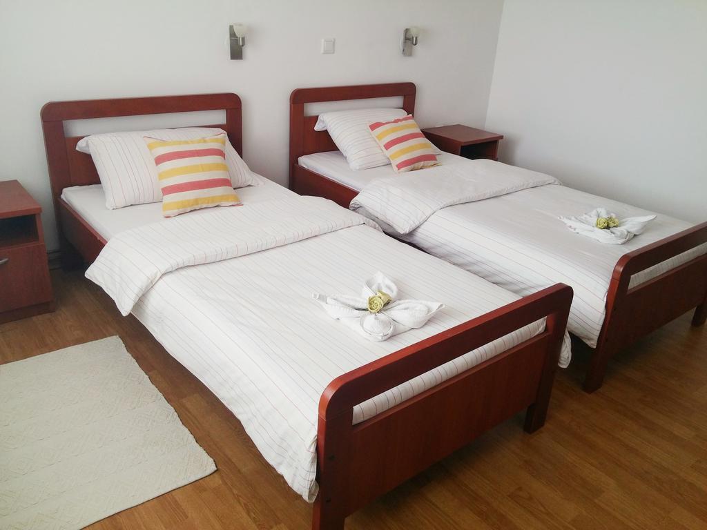 Guest House Domig Licko Lesce Buitenkant foto