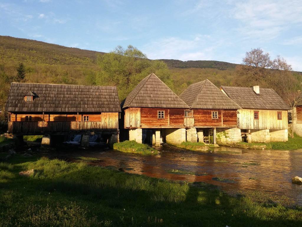 Guest House Domig Licko Lesce Buitenkant foto