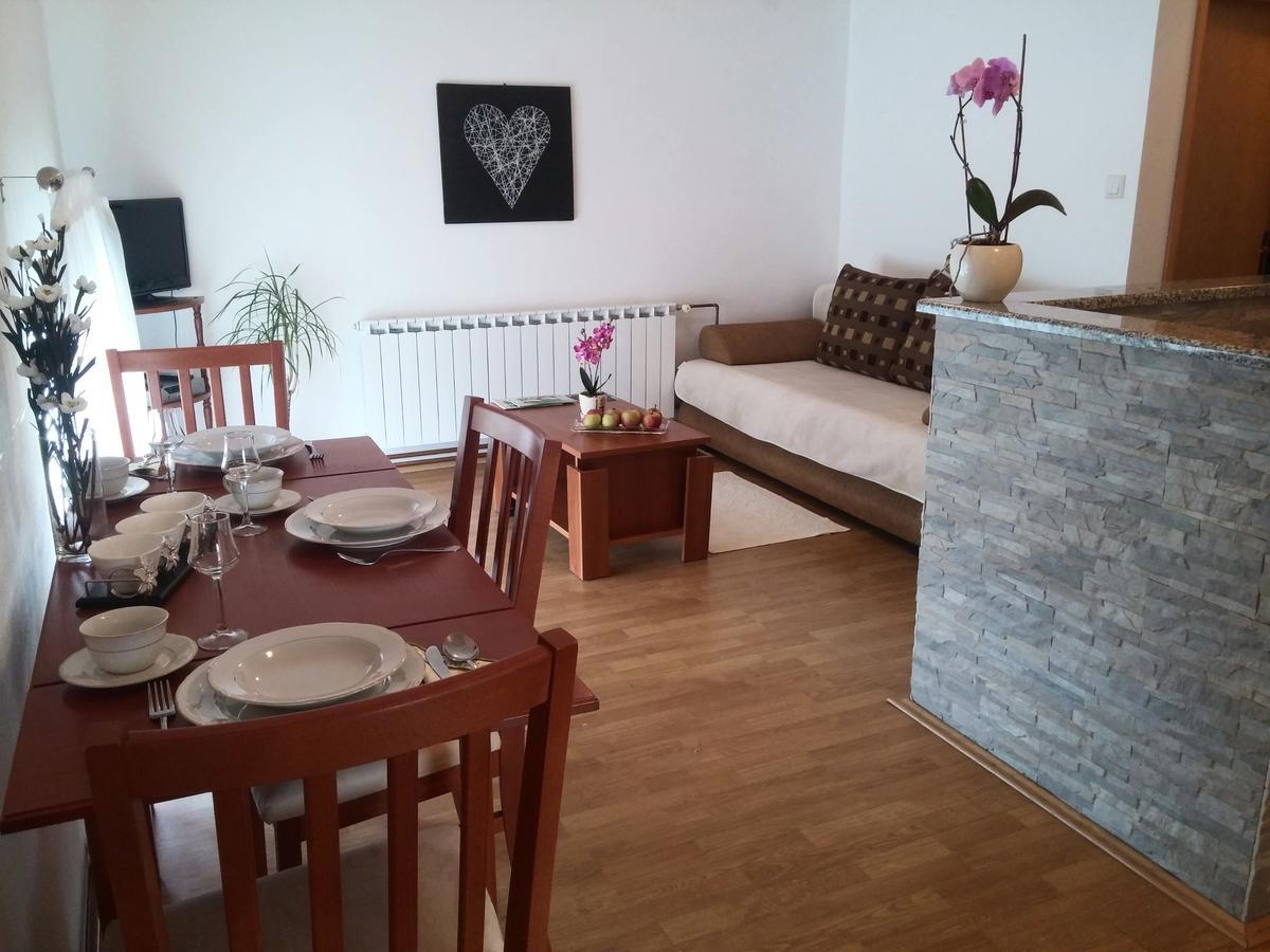 Guest House Domig Licko Lesce Buitenkant foto