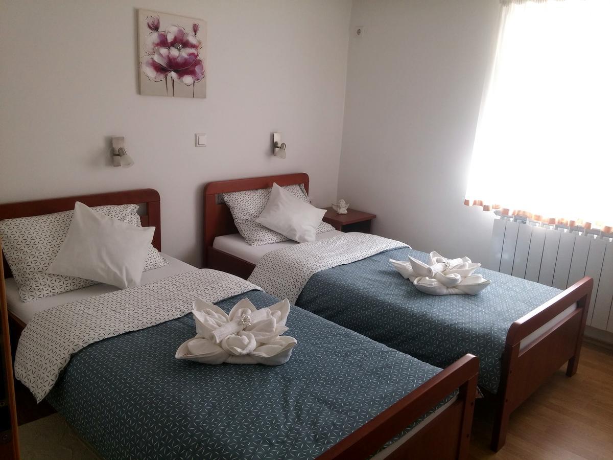 Guest House Domig Licko Lesce Buitenkant foto