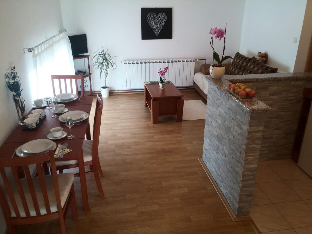 Guest House Domig Licko Lesce Buitenkant foto