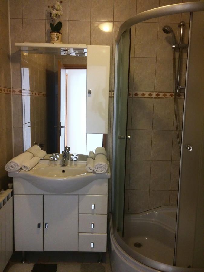 Guest House Domig Licko Lesce Buitenkant foto