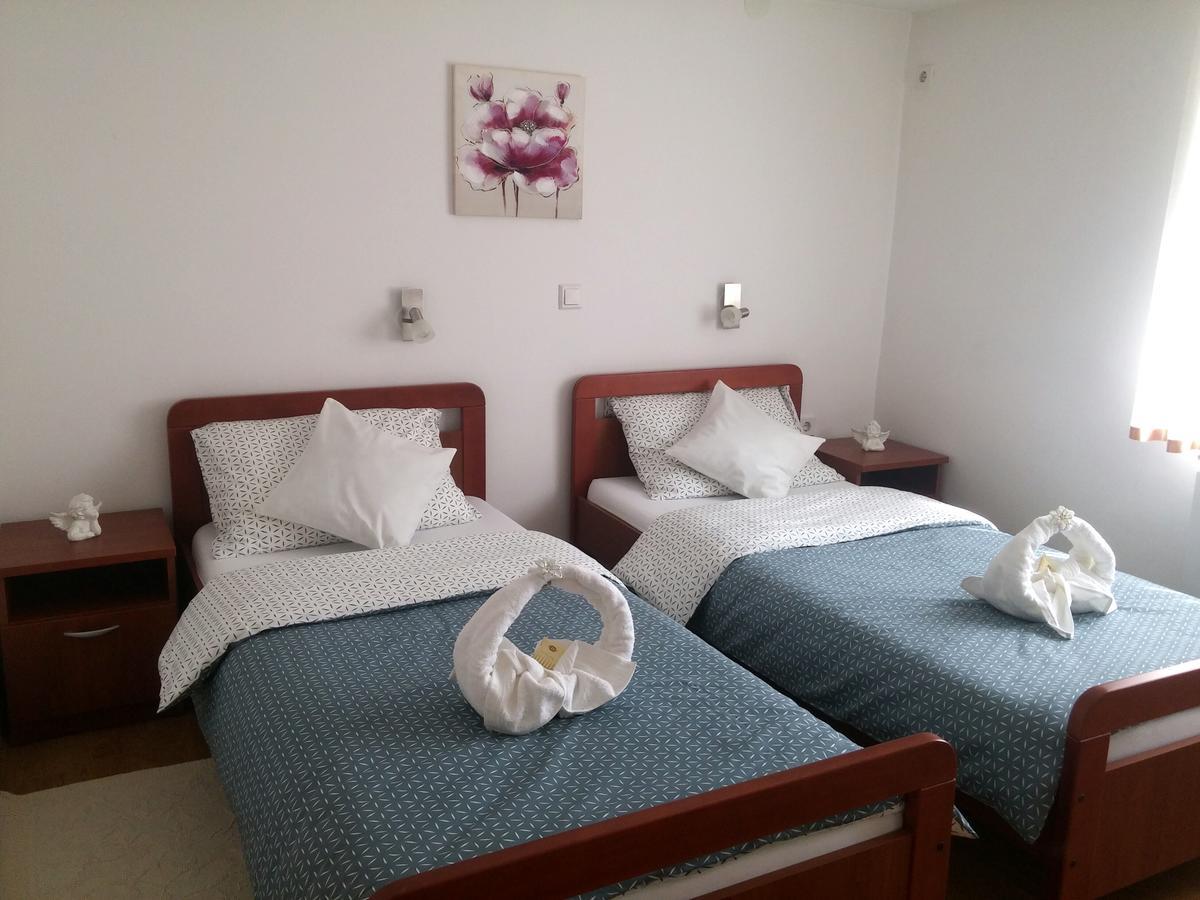 Guest House Domig Licko Lesce Buitenkant foto