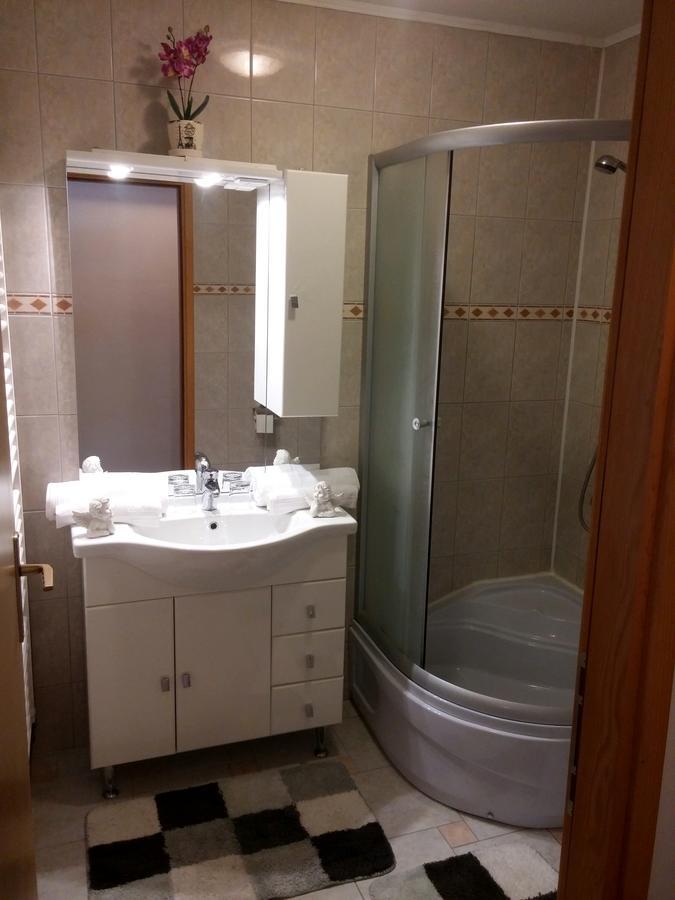 Guest House Domig Licko Lesce Buitenkant foto