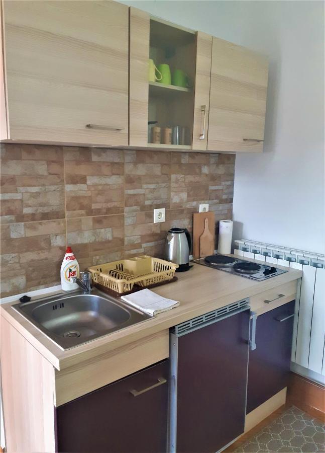Guest House Domig Licko Lesce Buitenkant foto